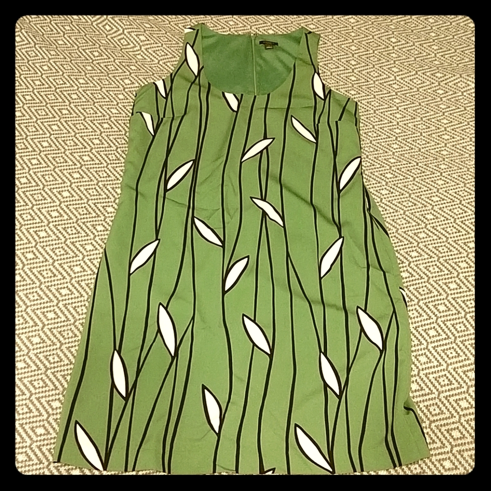 Ann Taylor sz 4 Mod Leafy Dress